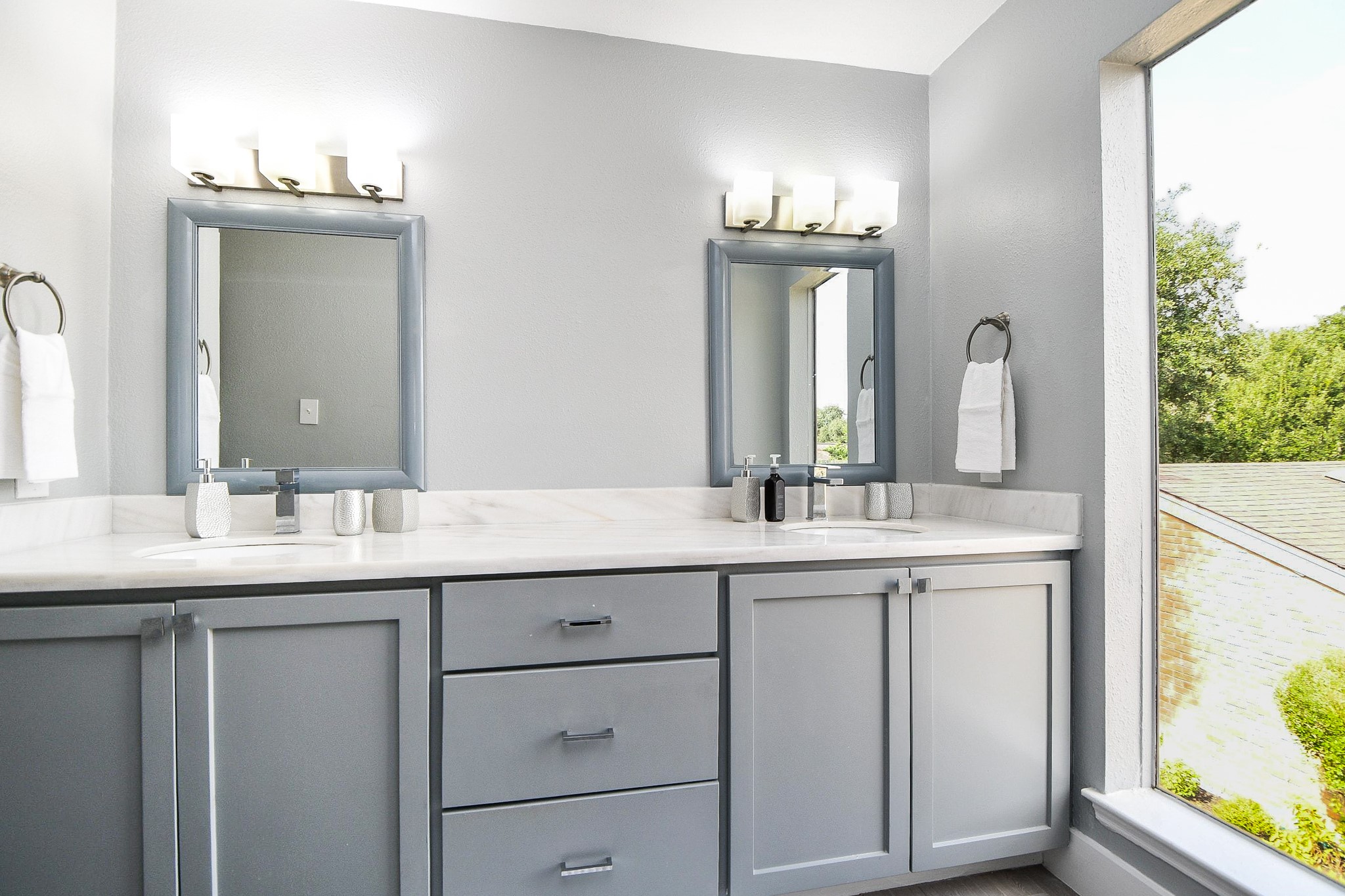 811 Bayou River Drive, Houston, TX 77079