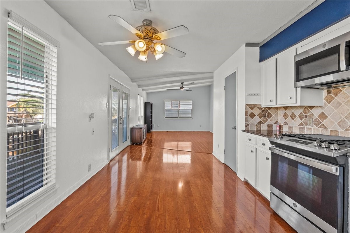 868 Bonita Street, Bayou Vista, TX 77563