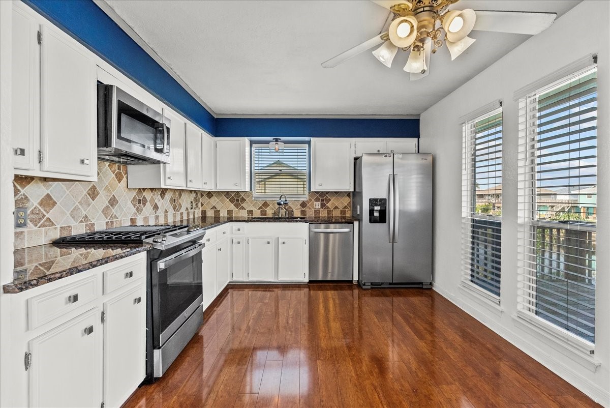 868 Bonita Street, Bayou Vista, TX 77563