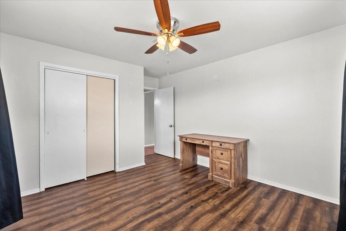 868 Bonita Street, Bayou Vista, TX 77563