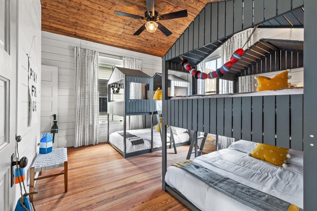 Adorable bunk room!