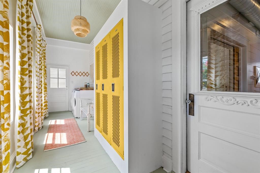MUD/laundry room