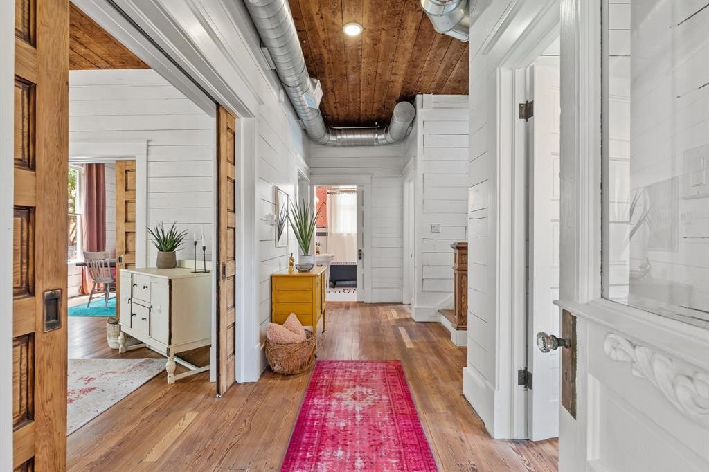 Spacious entryway! Spacious entryway!