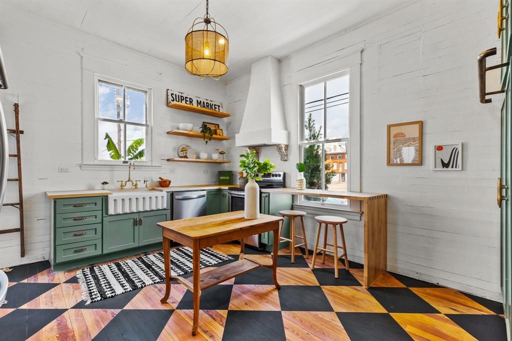 Updated paint, stainless steel appliances, apron sink.