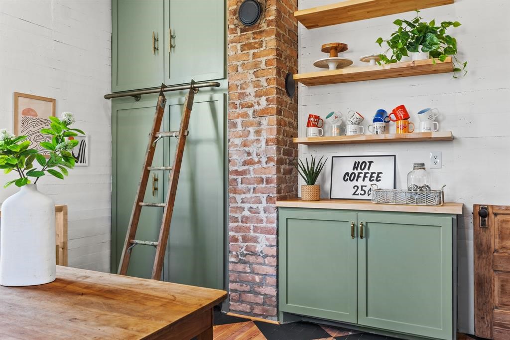 Plenty of storage, exposed shelving in the kitchen