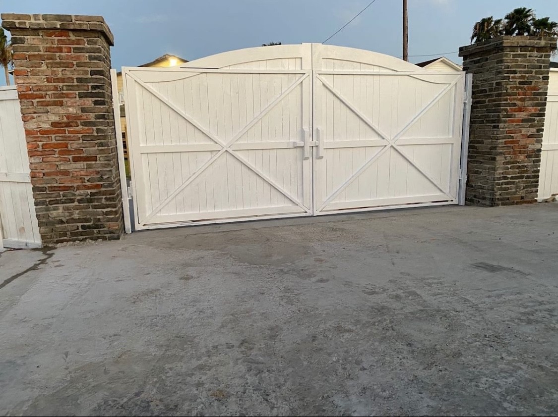 3391 Hwy 6 Drive, Hitchcock, TX 77563