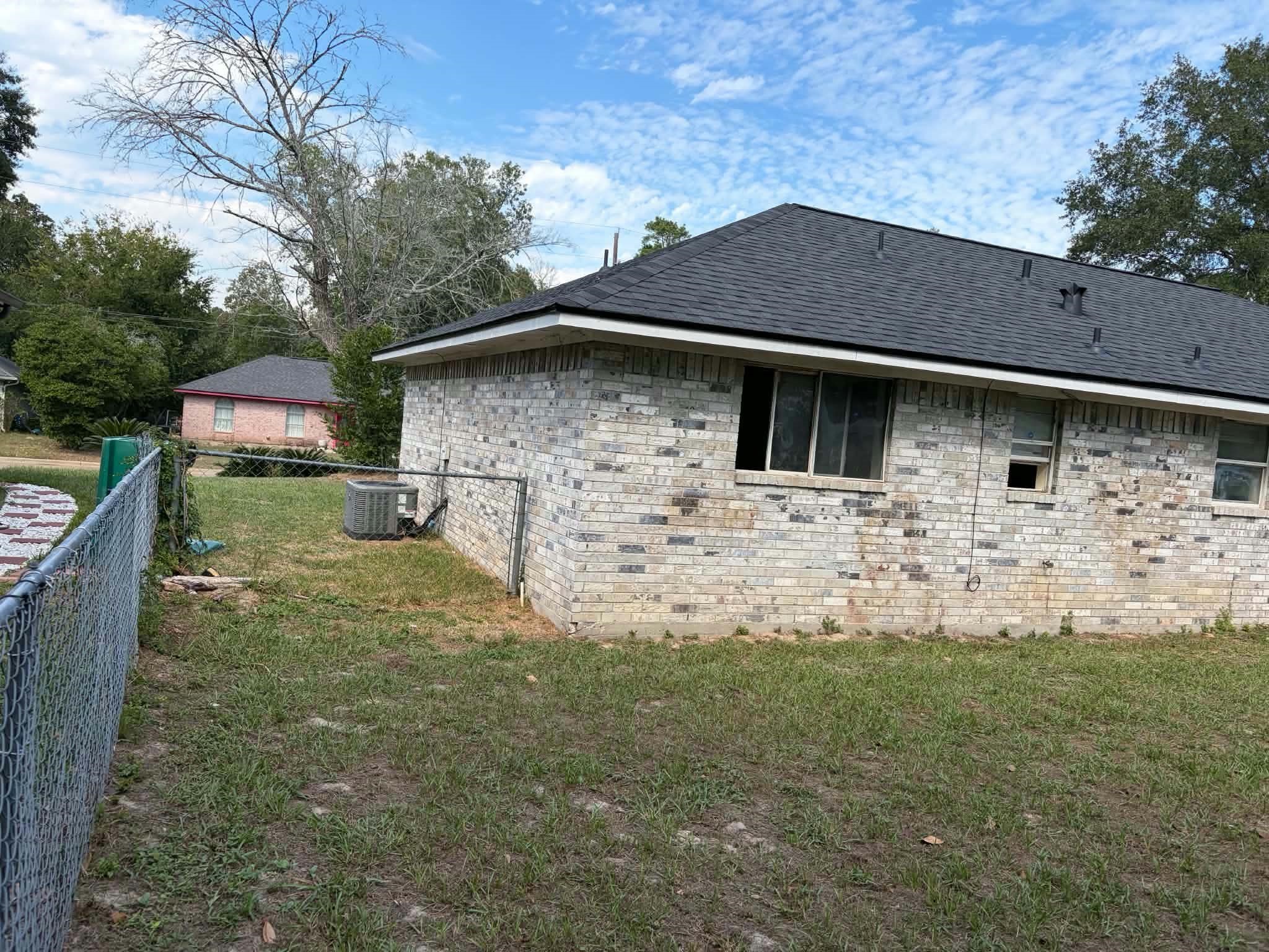 134 N Forest Drive, Willis, TX 77378