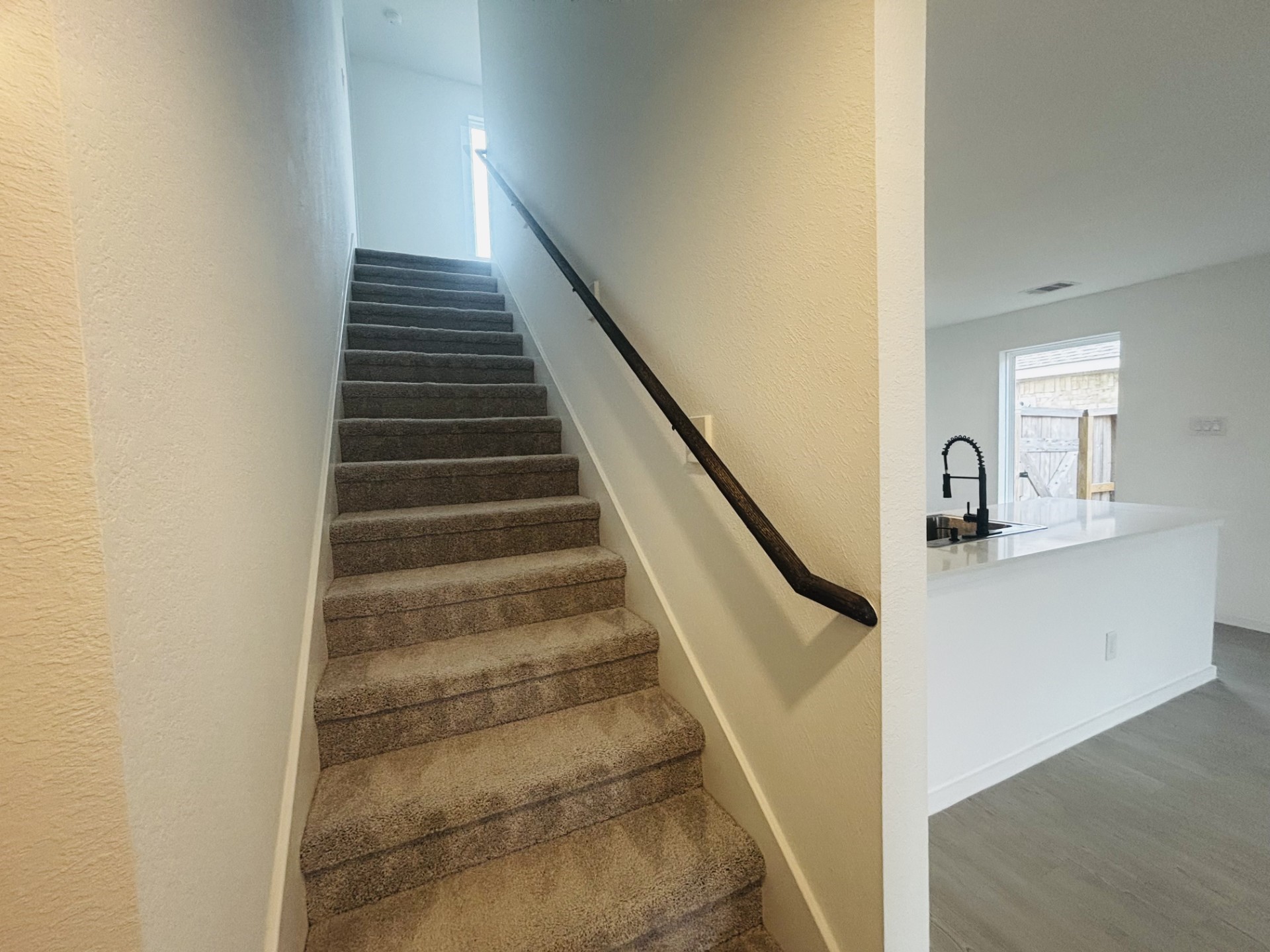2nd Floor has carpet