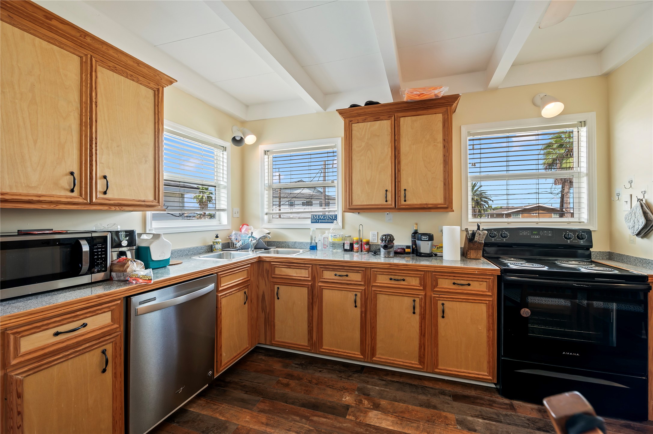 40 Lakeside Drive, Hitchcock, TX 77563