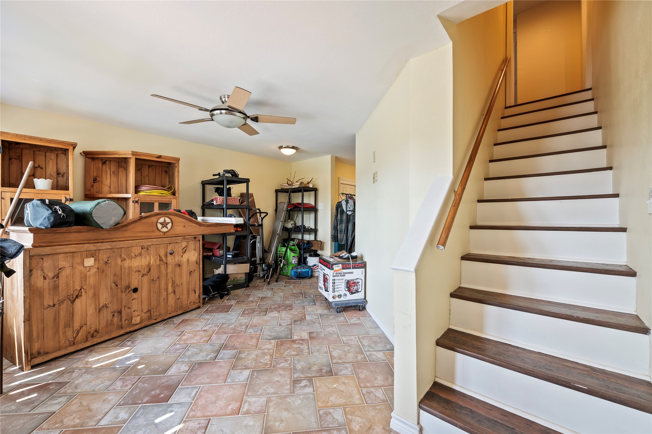 40 Lakeside Drive, Hitchcock, TX 77563