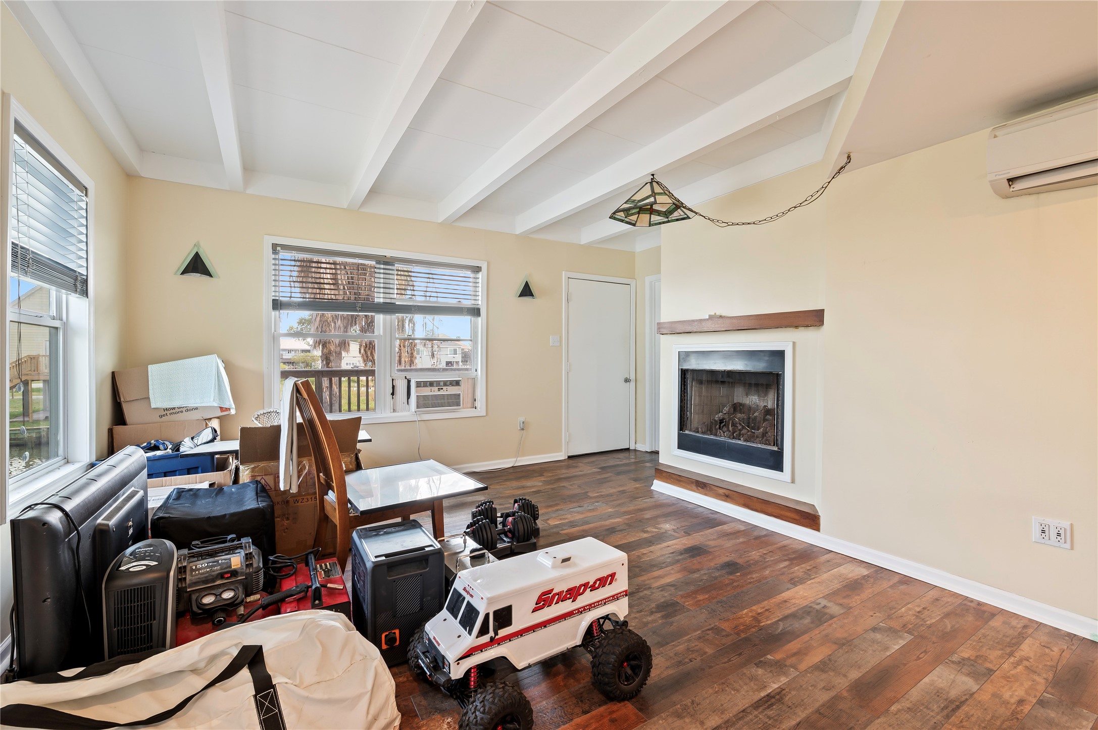40 Lakeside Drive, Hitchcock, TX 77563