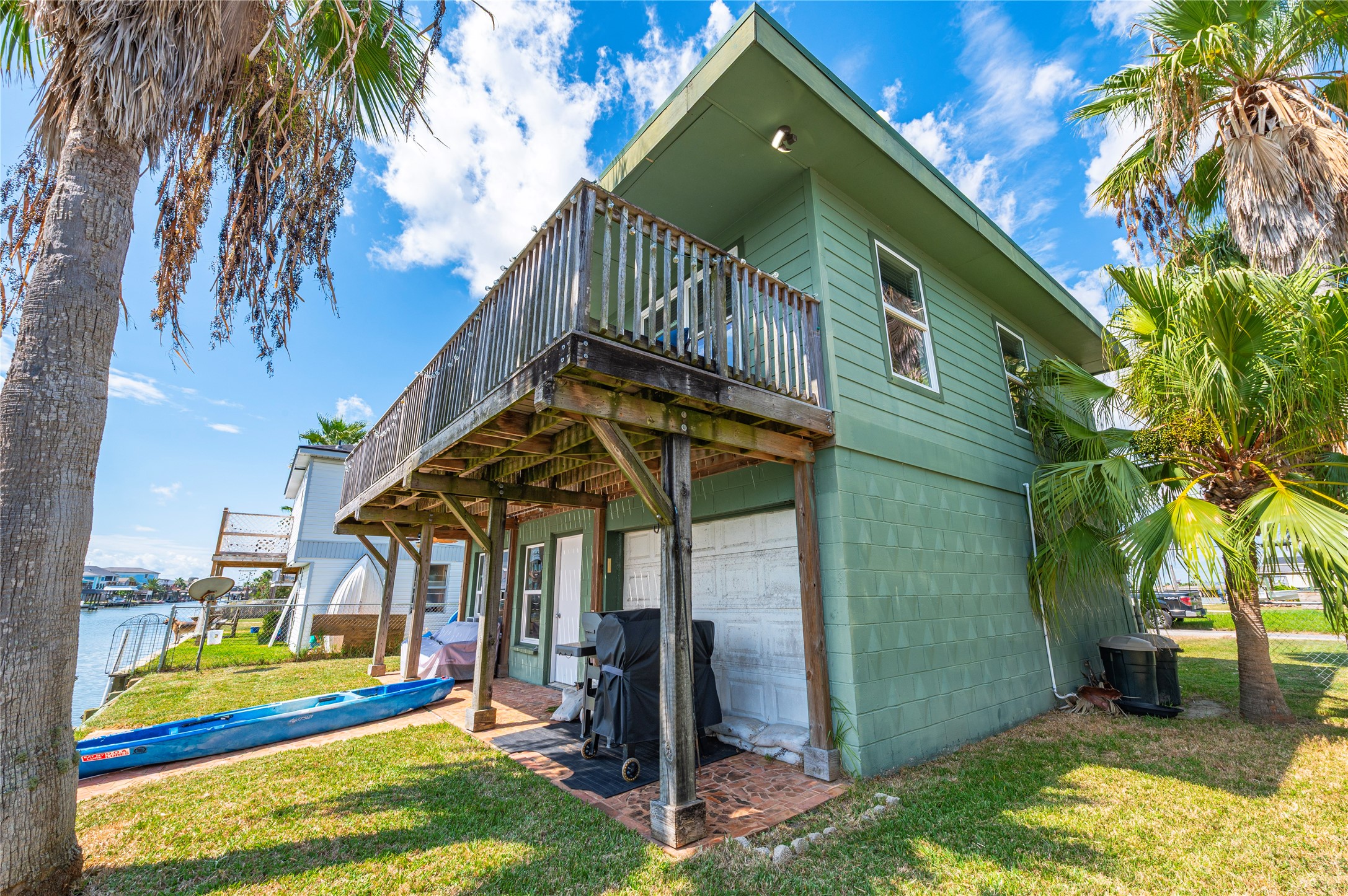 40 Lakeside Drive, Hitchcock, TX 77563