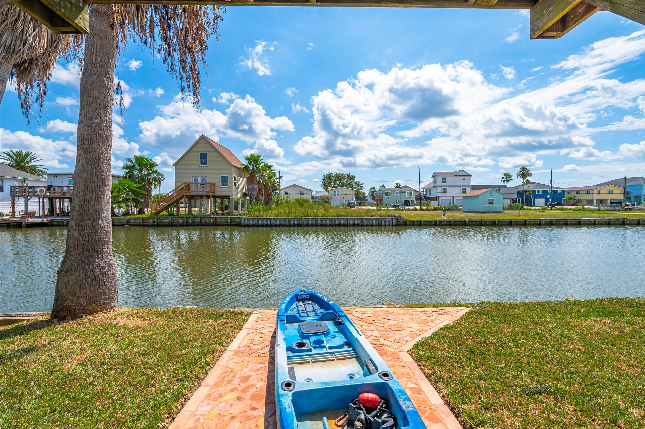 40 Lakeside Drive, Hitchcock, TX 77563