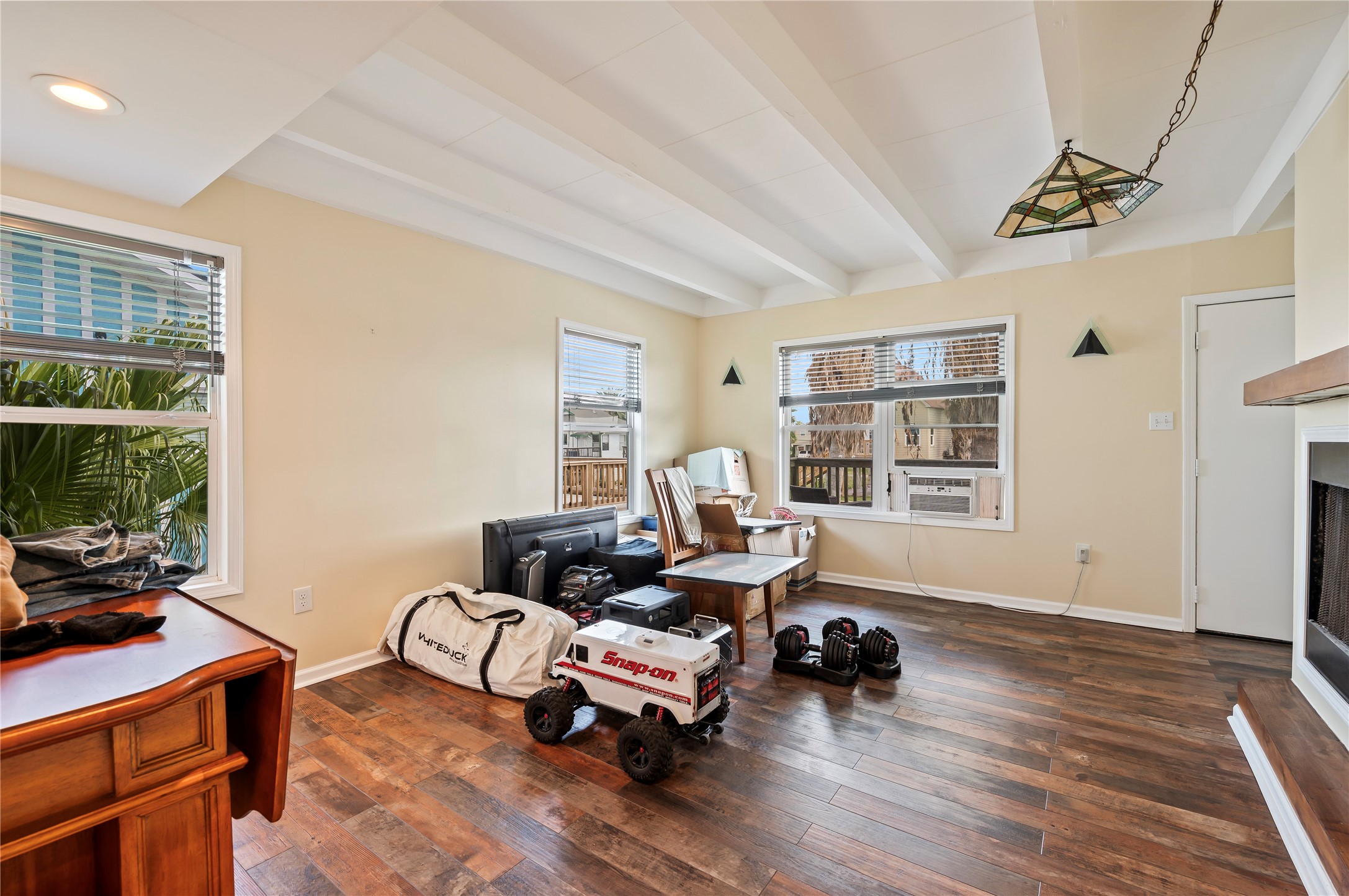 40 Lakeside Drive, Hitchcock, TX 77563