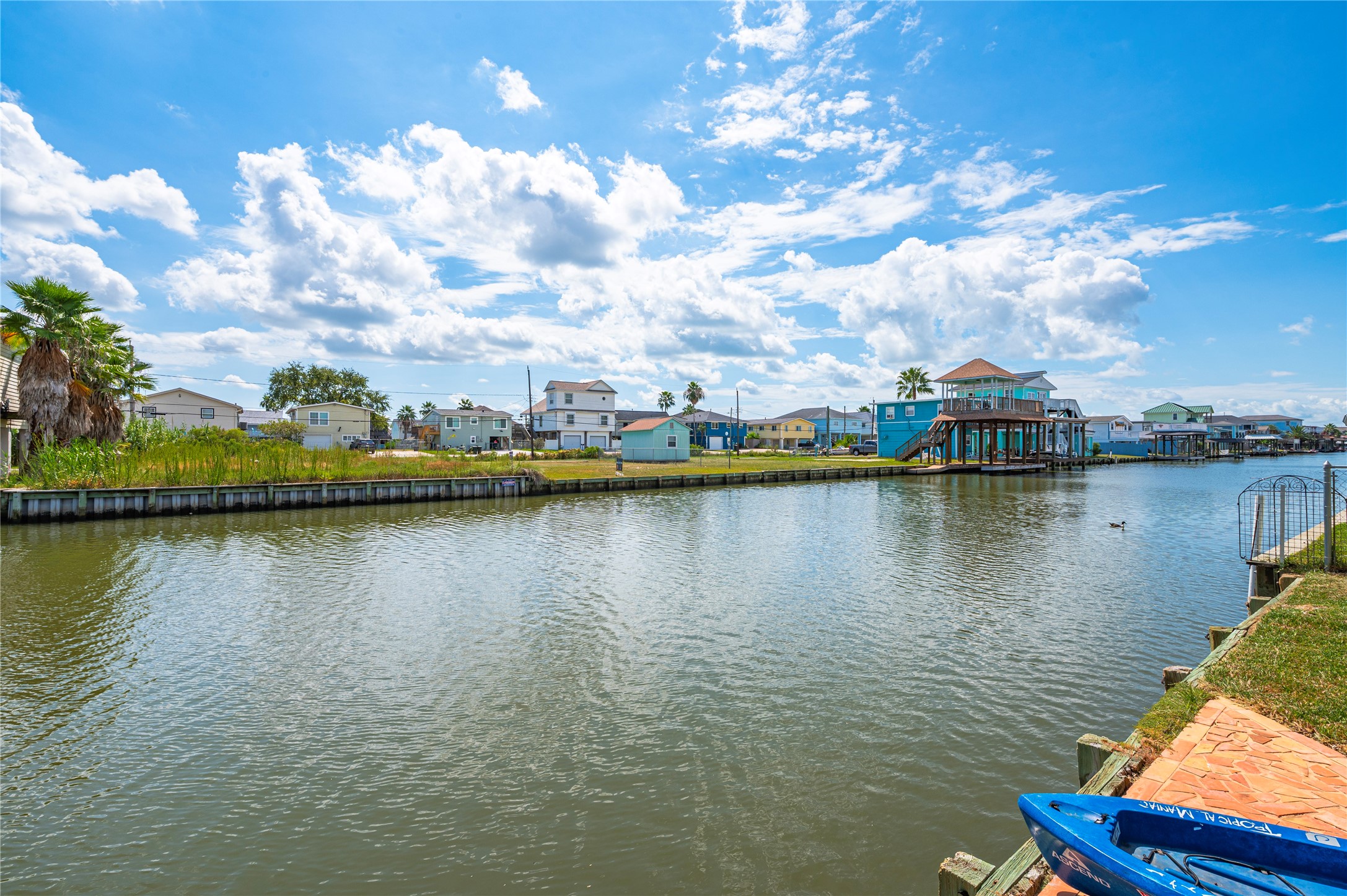40 Lakeside Drive, Hitchcock, TX 77563