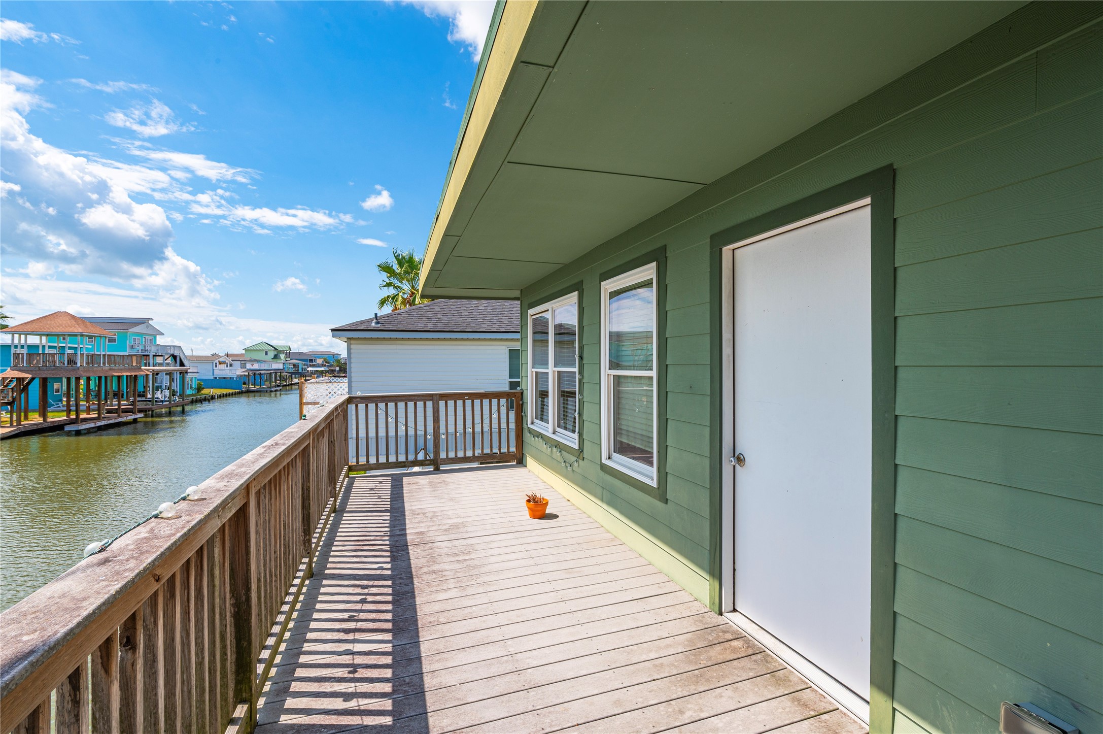 40 Lakeside Drive, Hitchcock, TX 77563