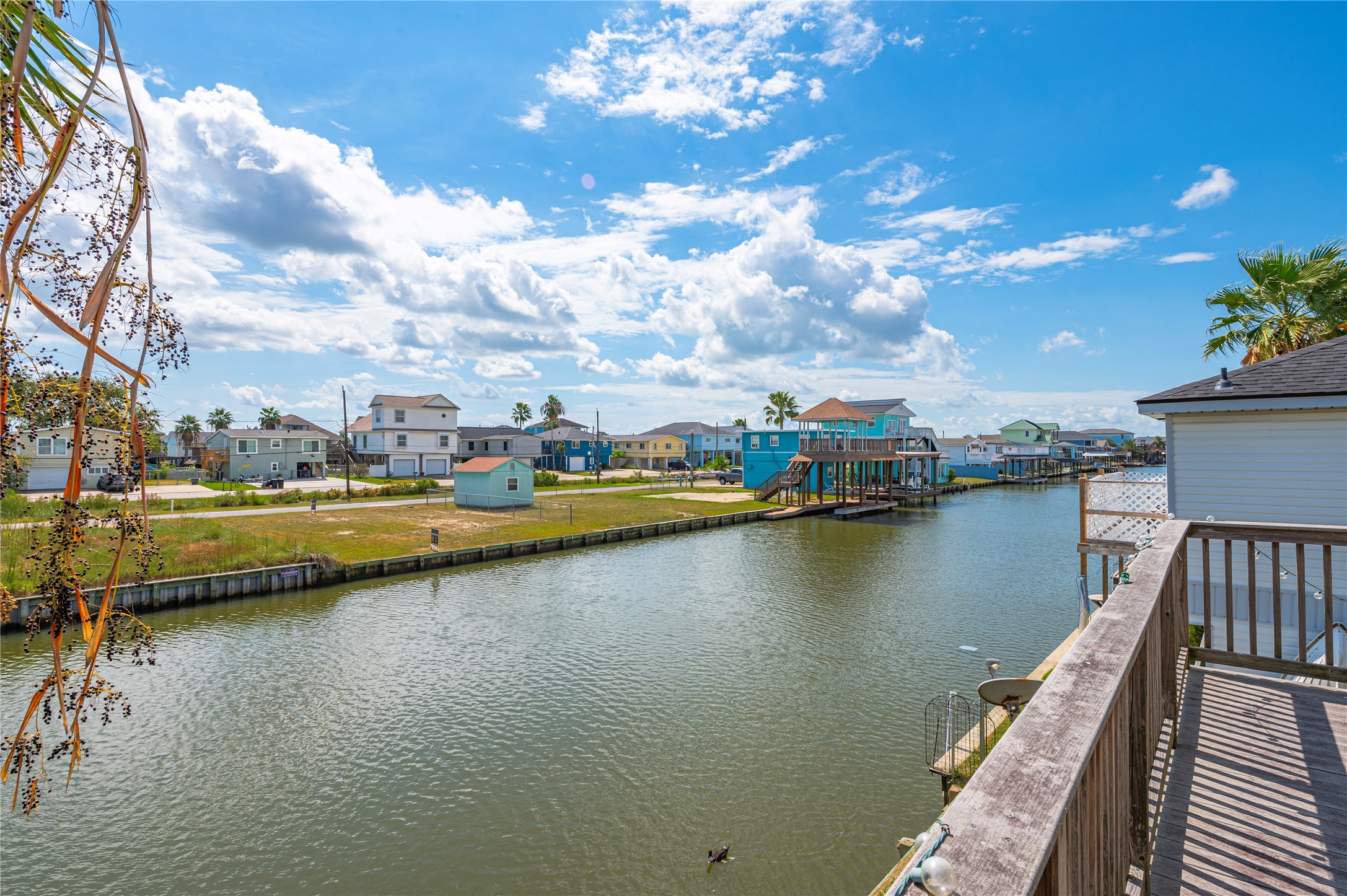 40 Lakeside Drive, Hitchcock, TX 77563
