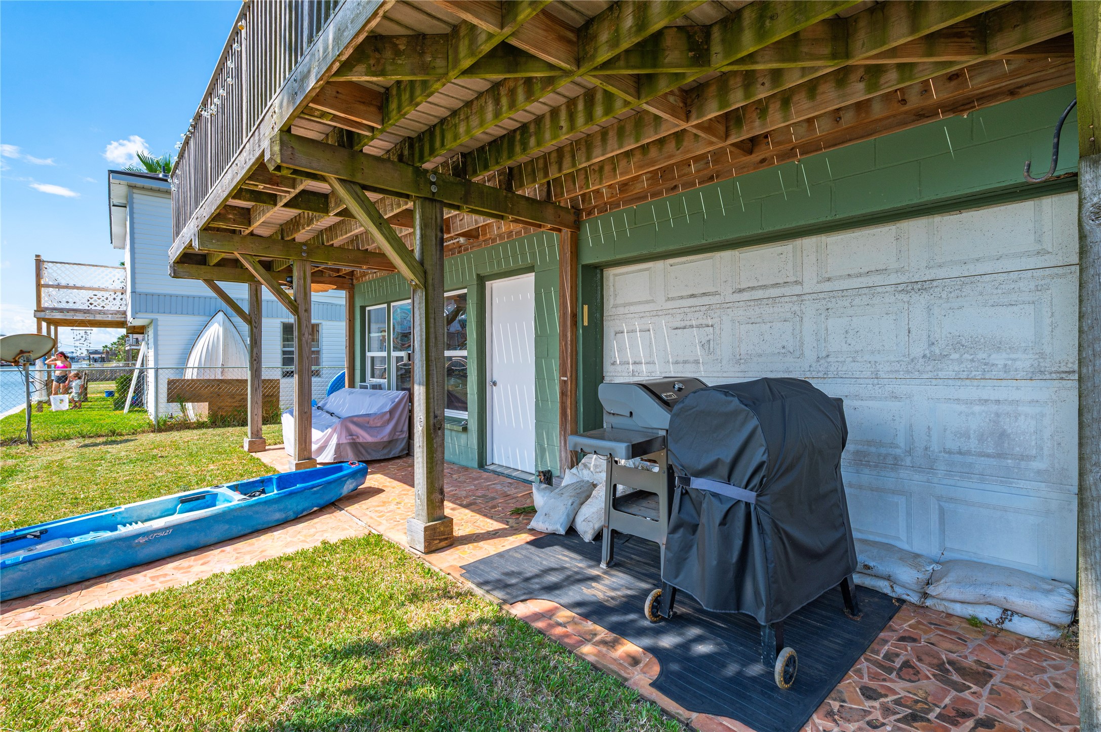 40 Lakeside Drive, Hitchcock, TX 77563