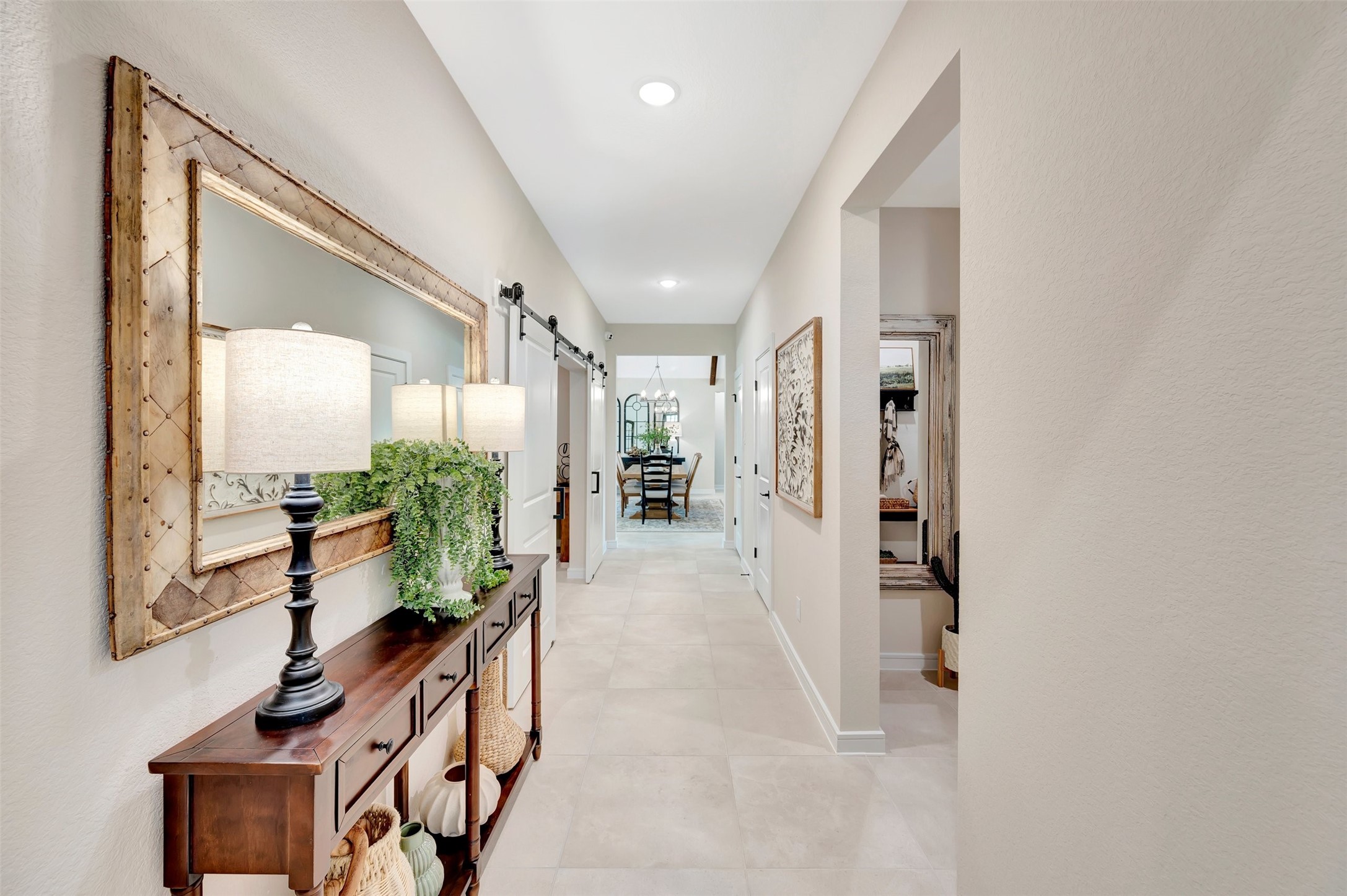 Inviting foyer (*Photo not of actual home and used for illustration purposes only.) Inviting foyer (*Photo not of actual home and used for illustration purposes only.)