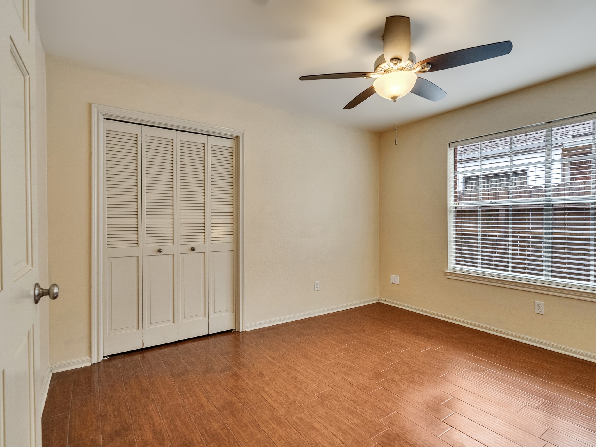 View of the secondary bedroom