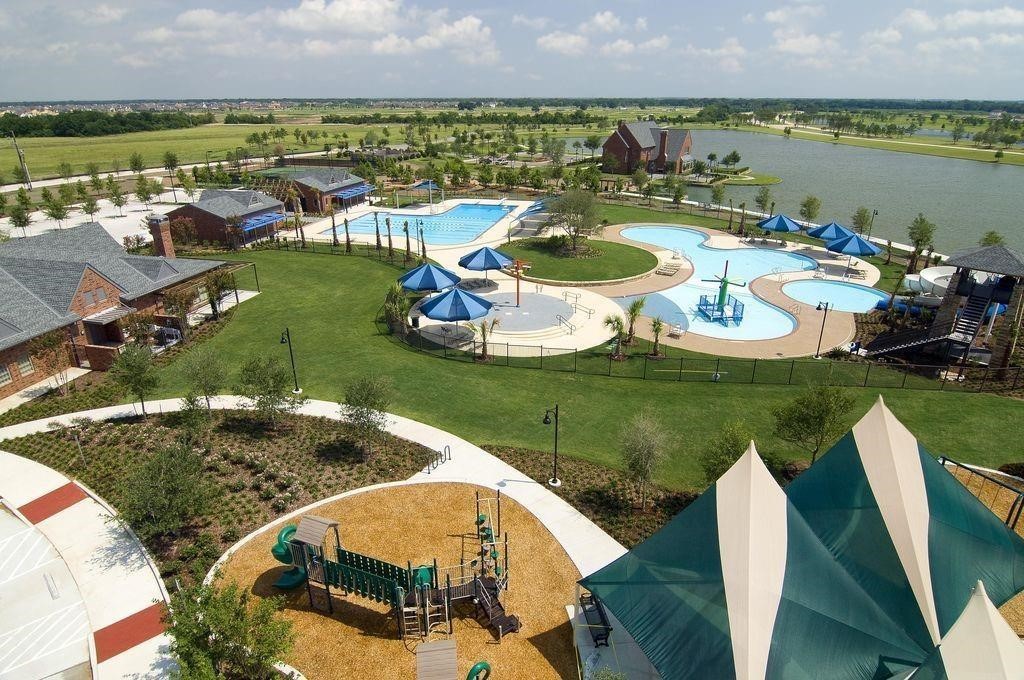 Resort-style amenities, beautiful outdoor spaces, and a community designed for making memories. Just another reason to love life in Bridgeland!
