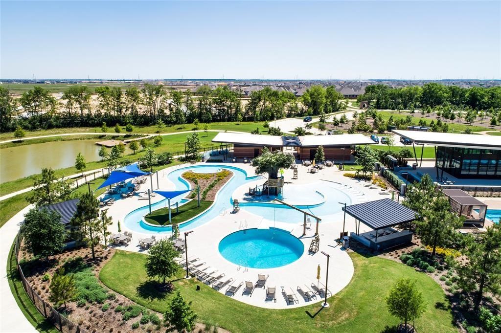 Resort-style amenities, beautiful outdoor spaces, and a community designed for making memories. Just another reason to love life in Bridgeland!