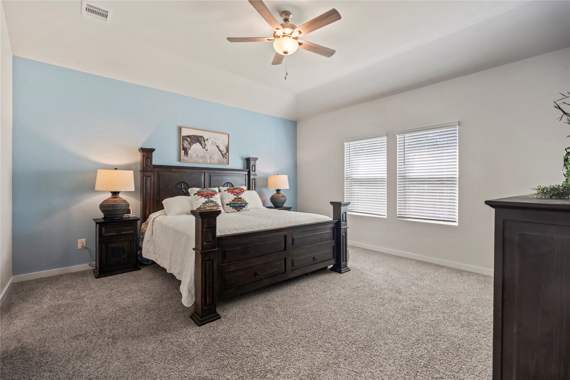 Large master bedroom! Large master bedroom!