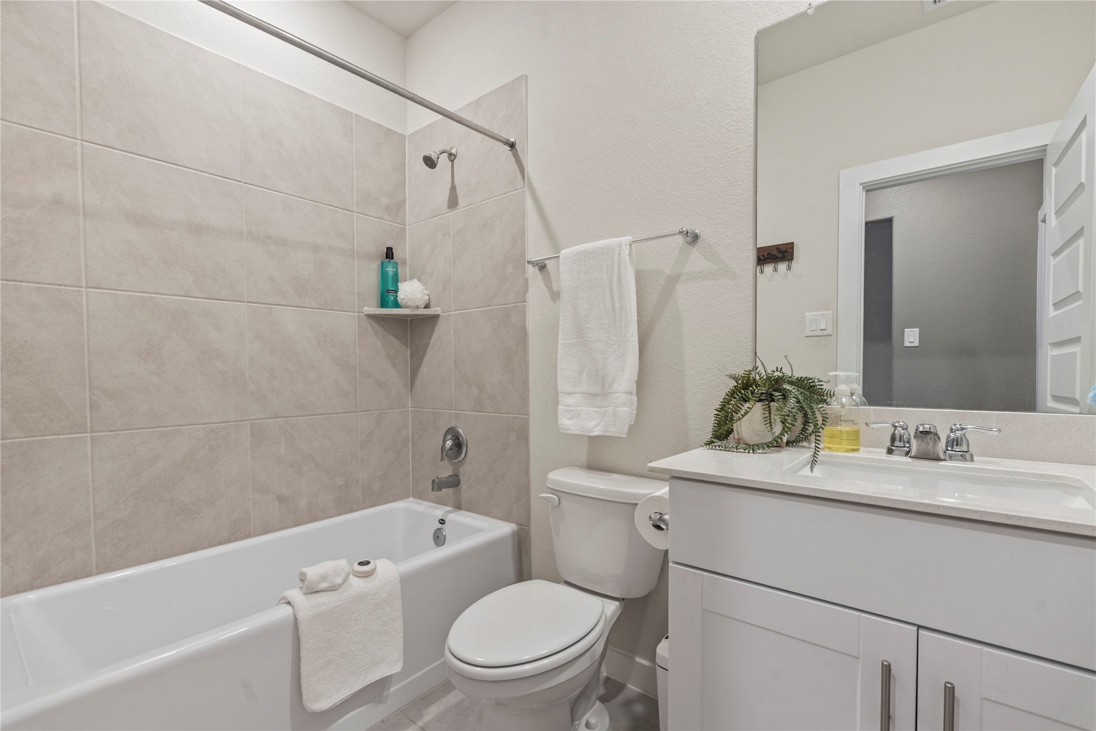 Full bathroom on the first floor.