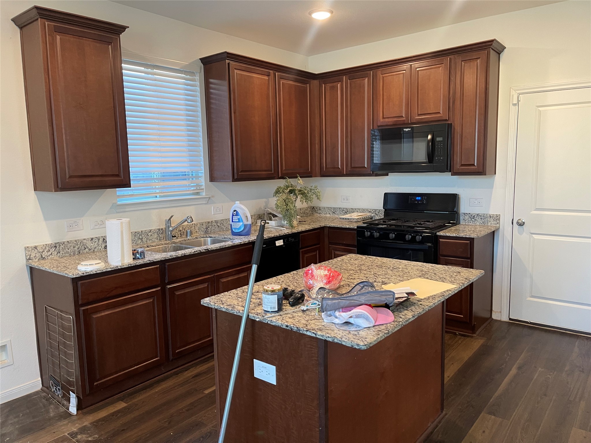 10405 Pineland Drive, Conroe, TX 77378 10405 Pineland Drive, Conroe, TX 77378
