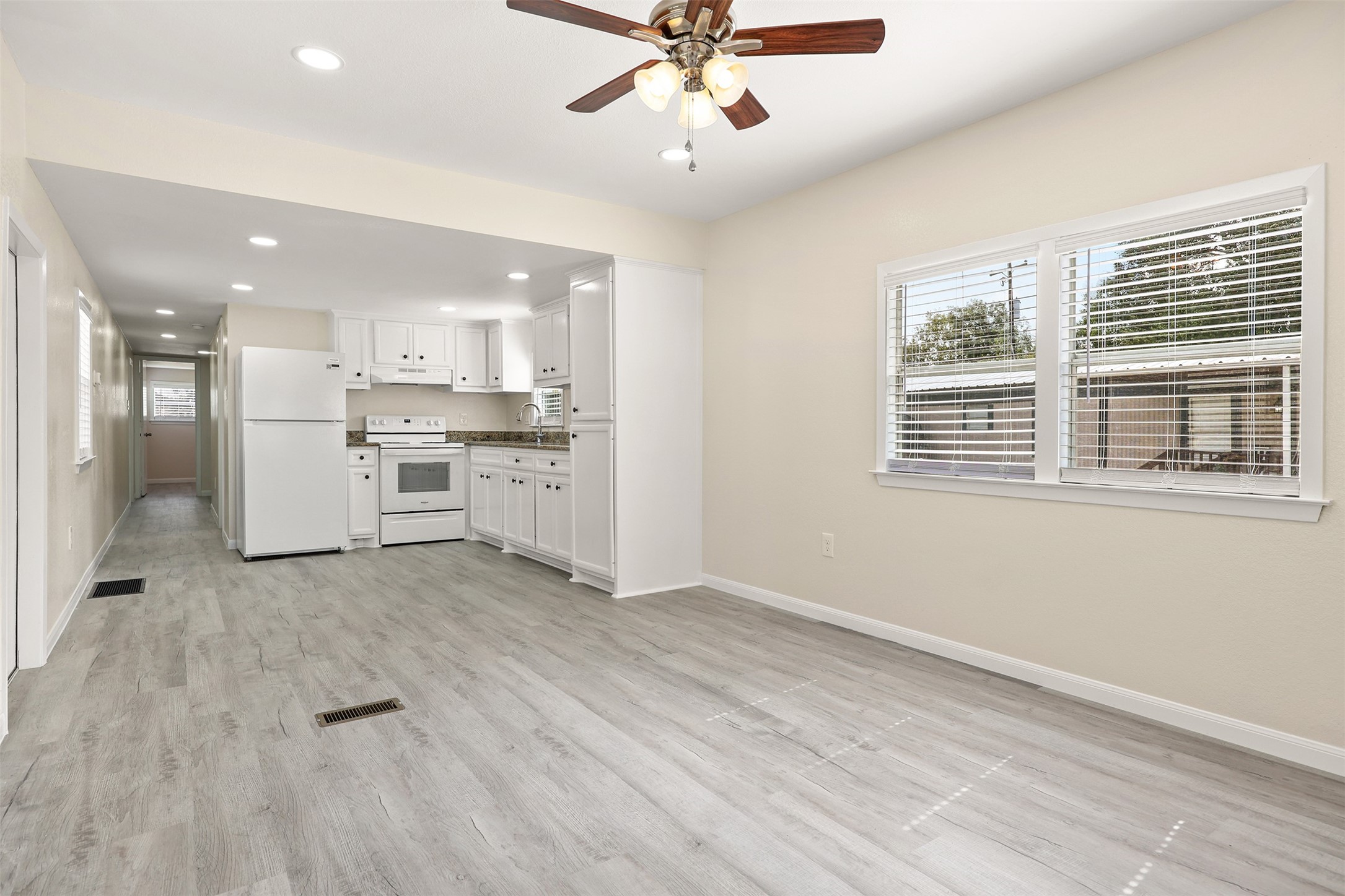 2222 N Austin Avenue, #2, Pearland, TX 77581 2222 N Austin Avenue, #2, Pearland, TX 77581