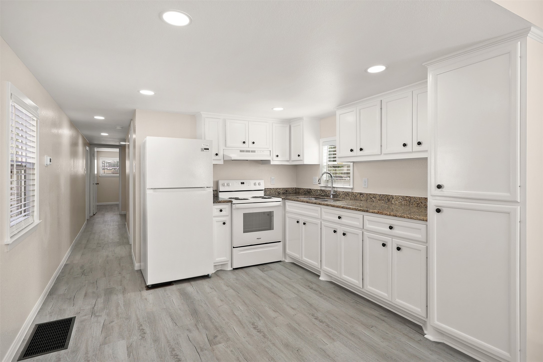 2222 N Austin Avenue, #2, Pearland, TX 77581 2222 N Austin Avenue, #2, Pearland, TX 77581