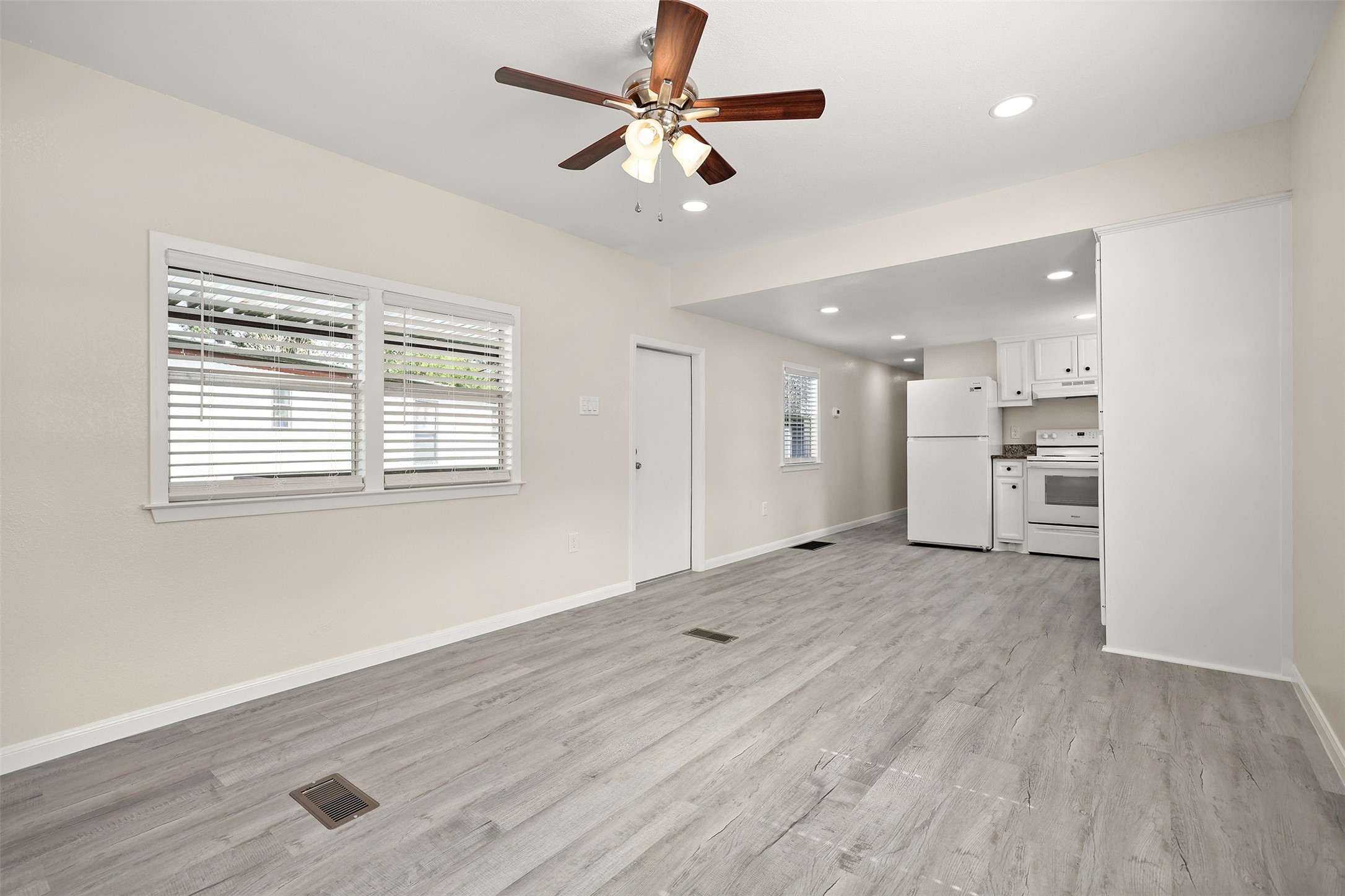 2222 N Austin Avenue, #2, Pearland, TX 77581 2222 N Austin Avenue, #2, Pearland, TX 77581