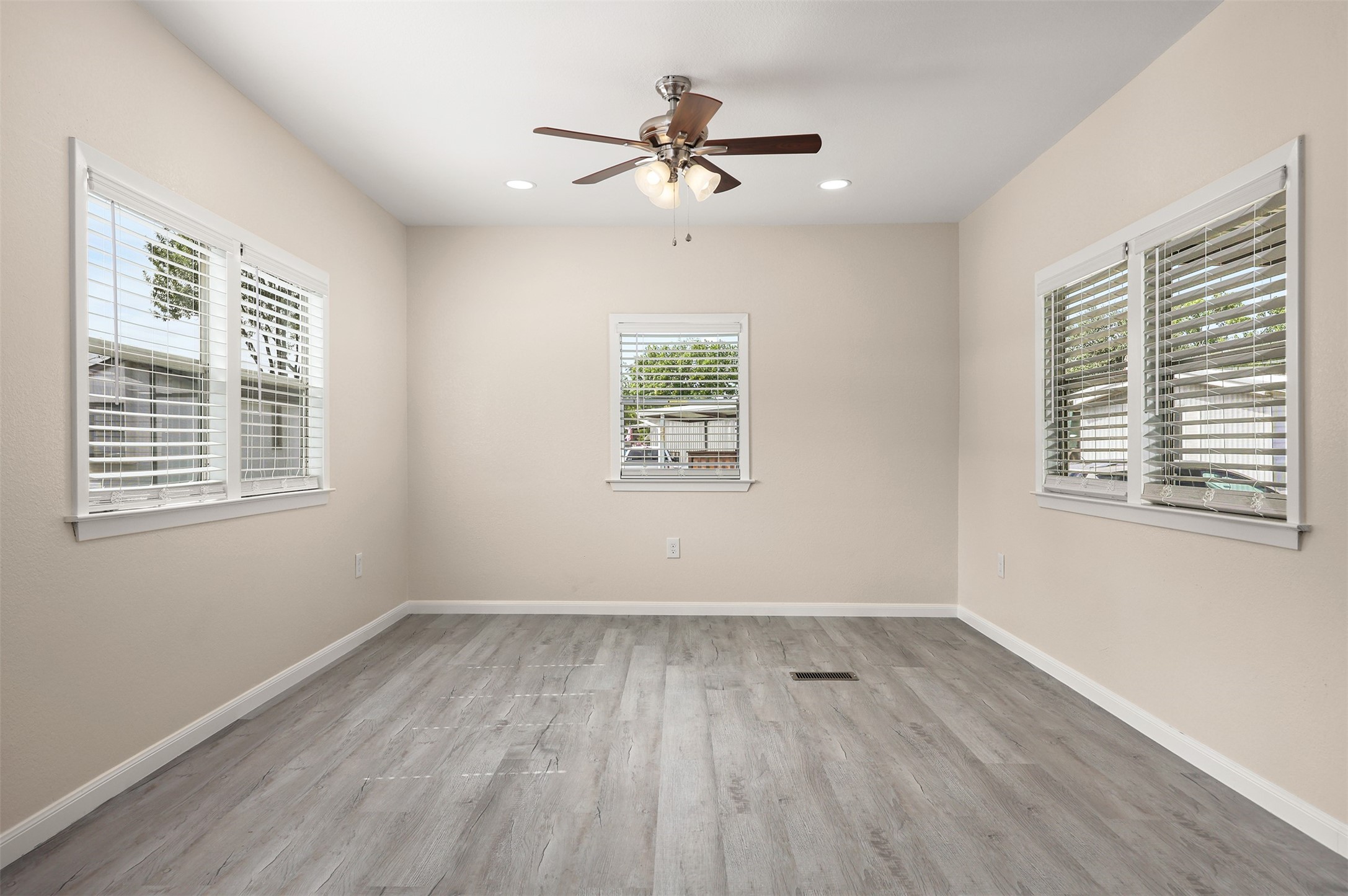 2222 N Austin Avenue, #2, Pearland, TX 77581 2222 N Austin Avenue, #2, Pearland, TX 77581