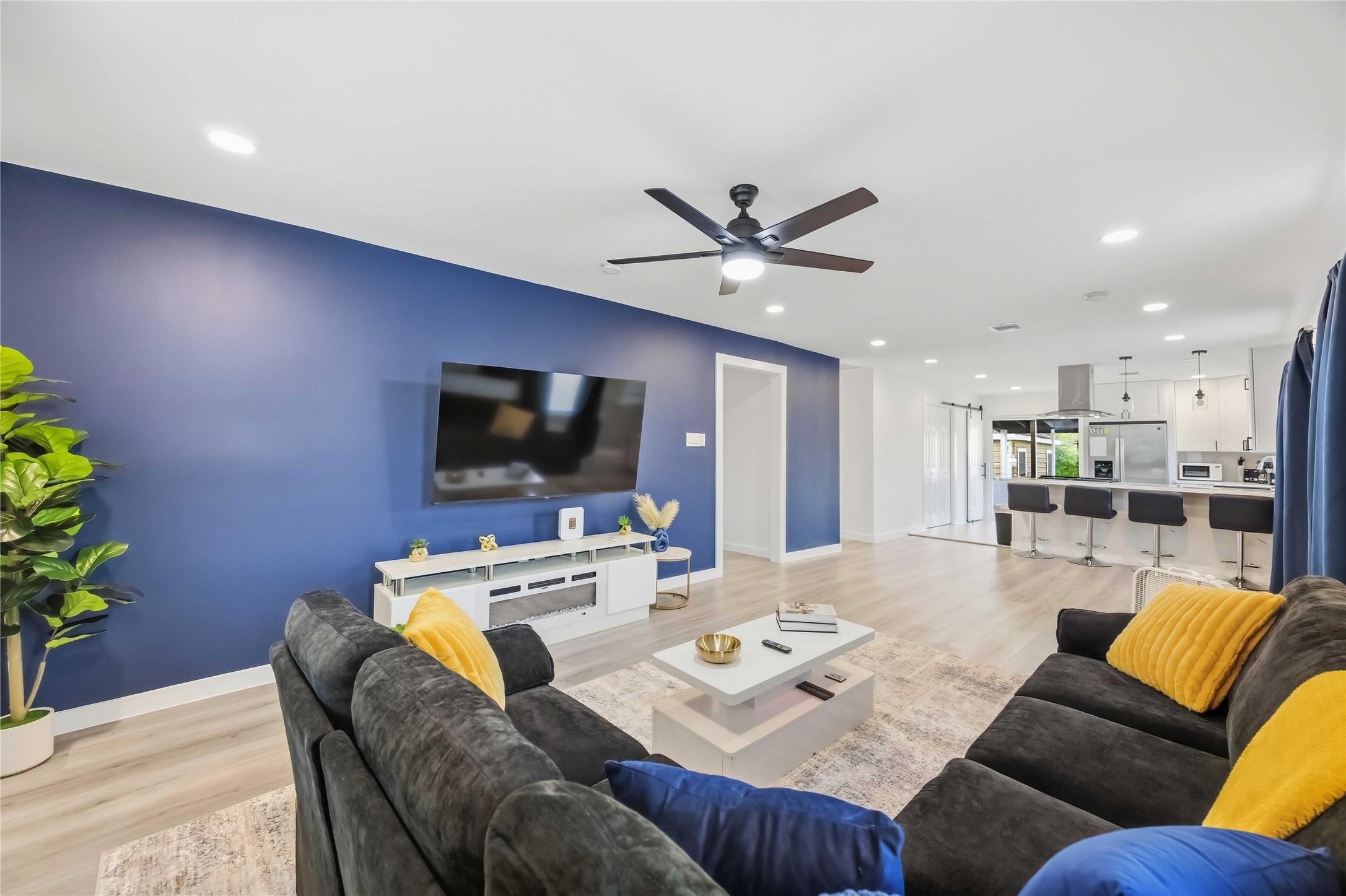 3108 Mcgowen Street, #B, Houston, TX 77004