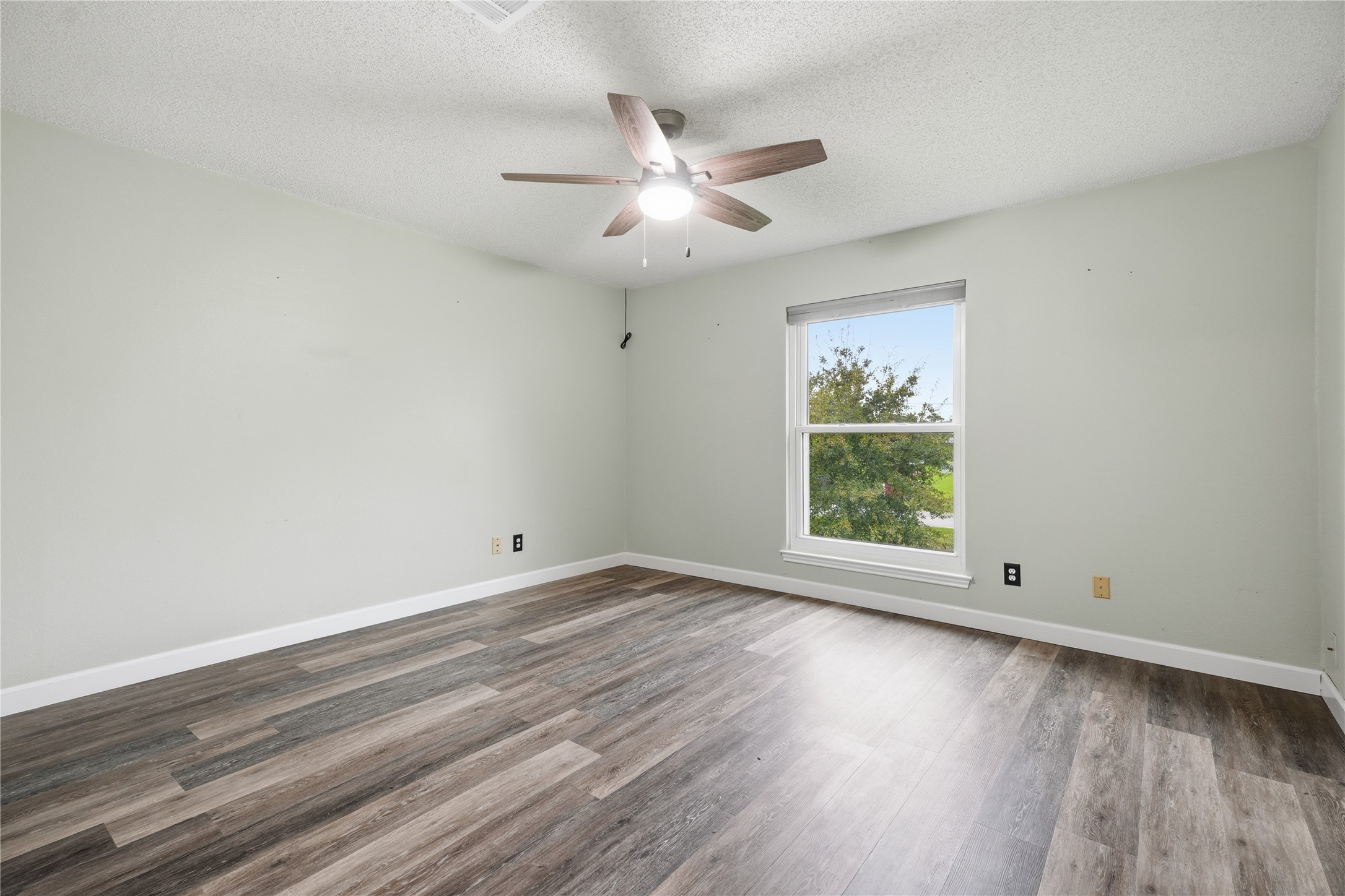 13612 Washington Street, Santa Fe, TX 77510