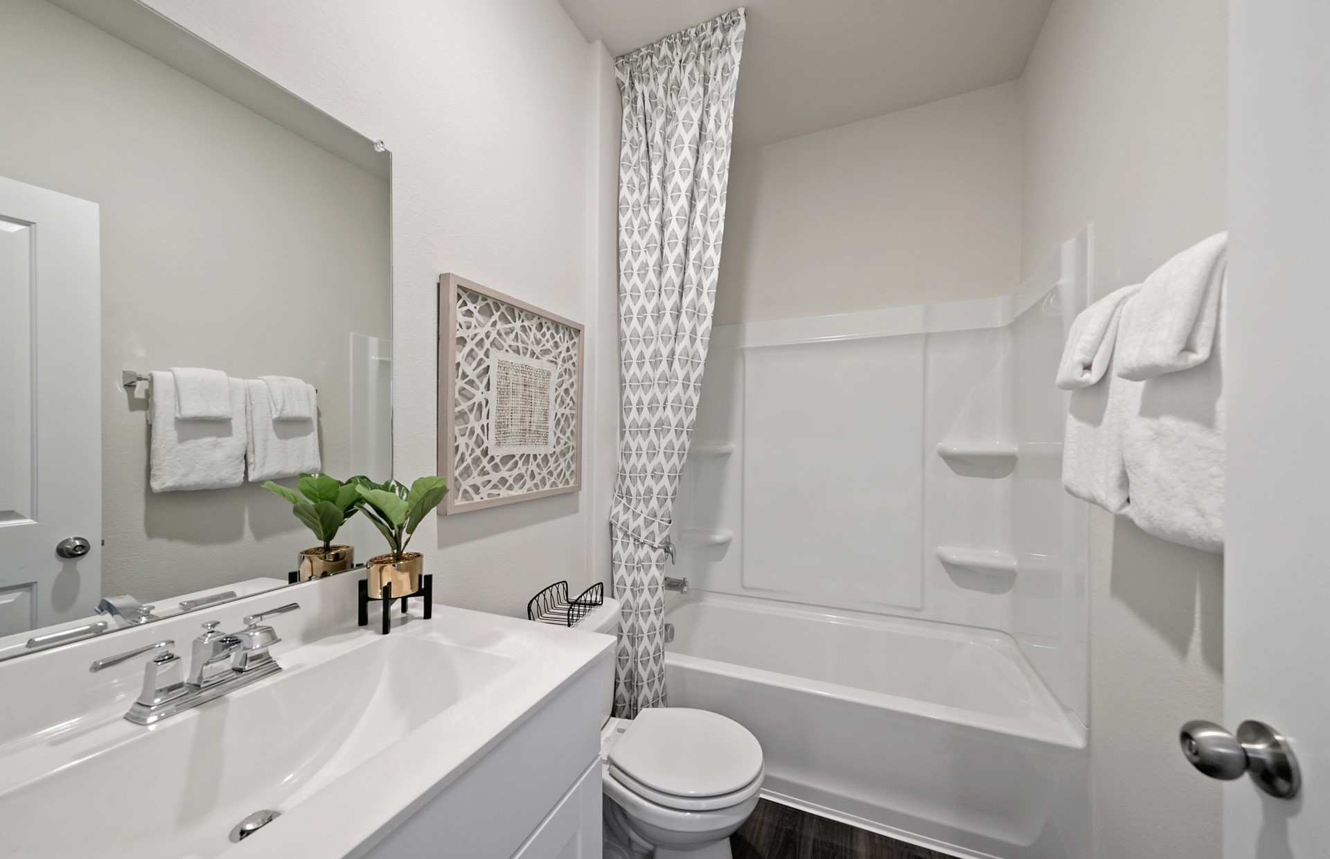 MODEL HOME images may NOT be consistent with the finished product. MODEL HOME images may NOT be consistent with the finished product.