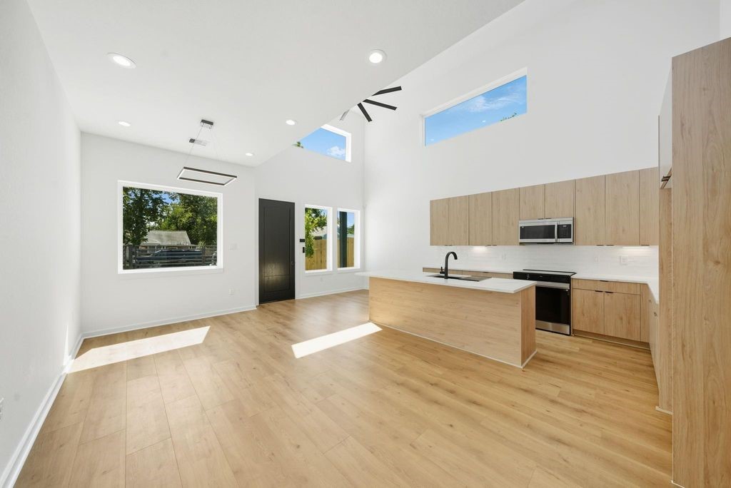 5029 Van Fleet Street, #A, Houston, TX 77033 5029 Van Fleet Street, #A, Houston, TX 77033