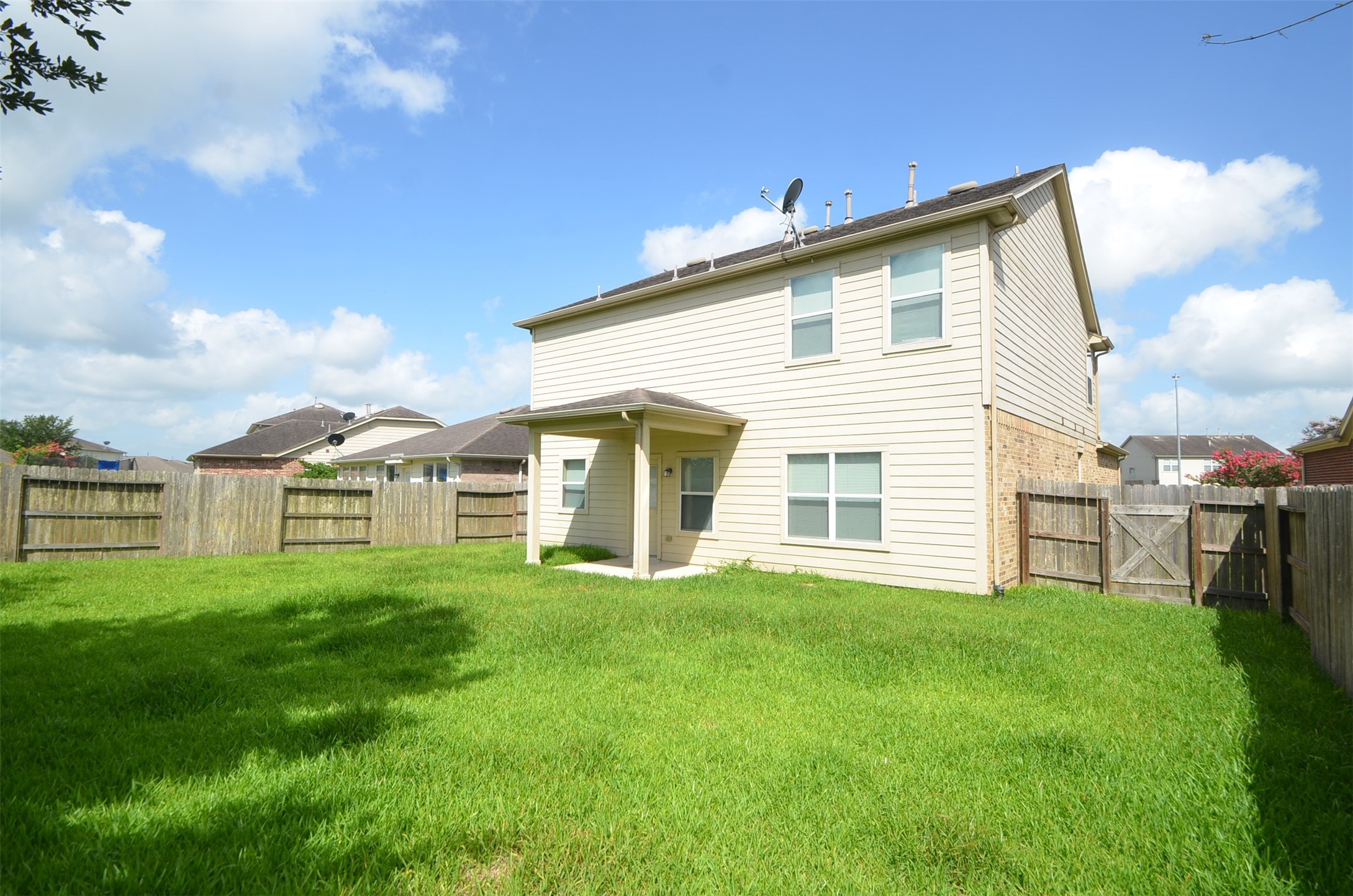 915 Butterfly Lane, Rosenberg, TX 77469