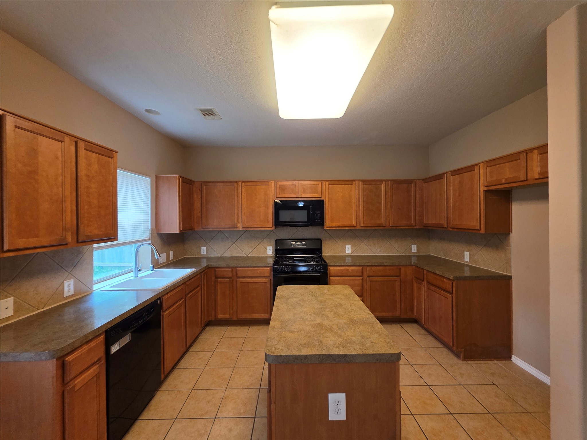 915 Butterfly Lane, Rosenberg, TX 77469