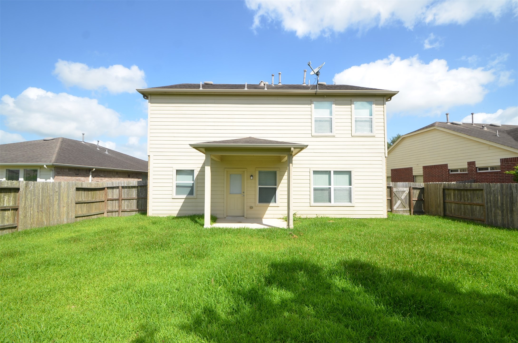 915 Butterfly Lane, Rosenberg, TX 77469