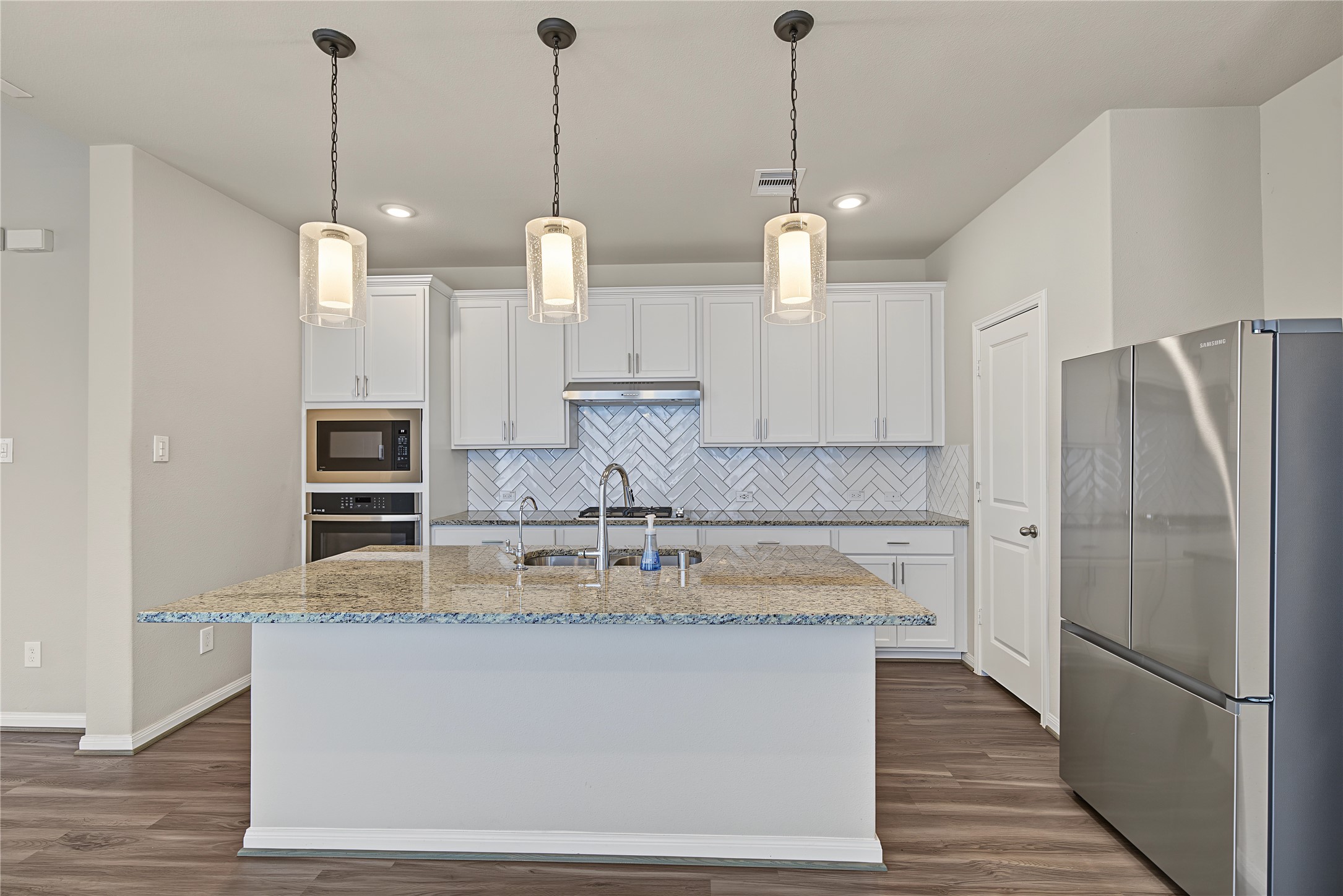 8719 Arbor Trail Drive, Missouri City, TX 77459