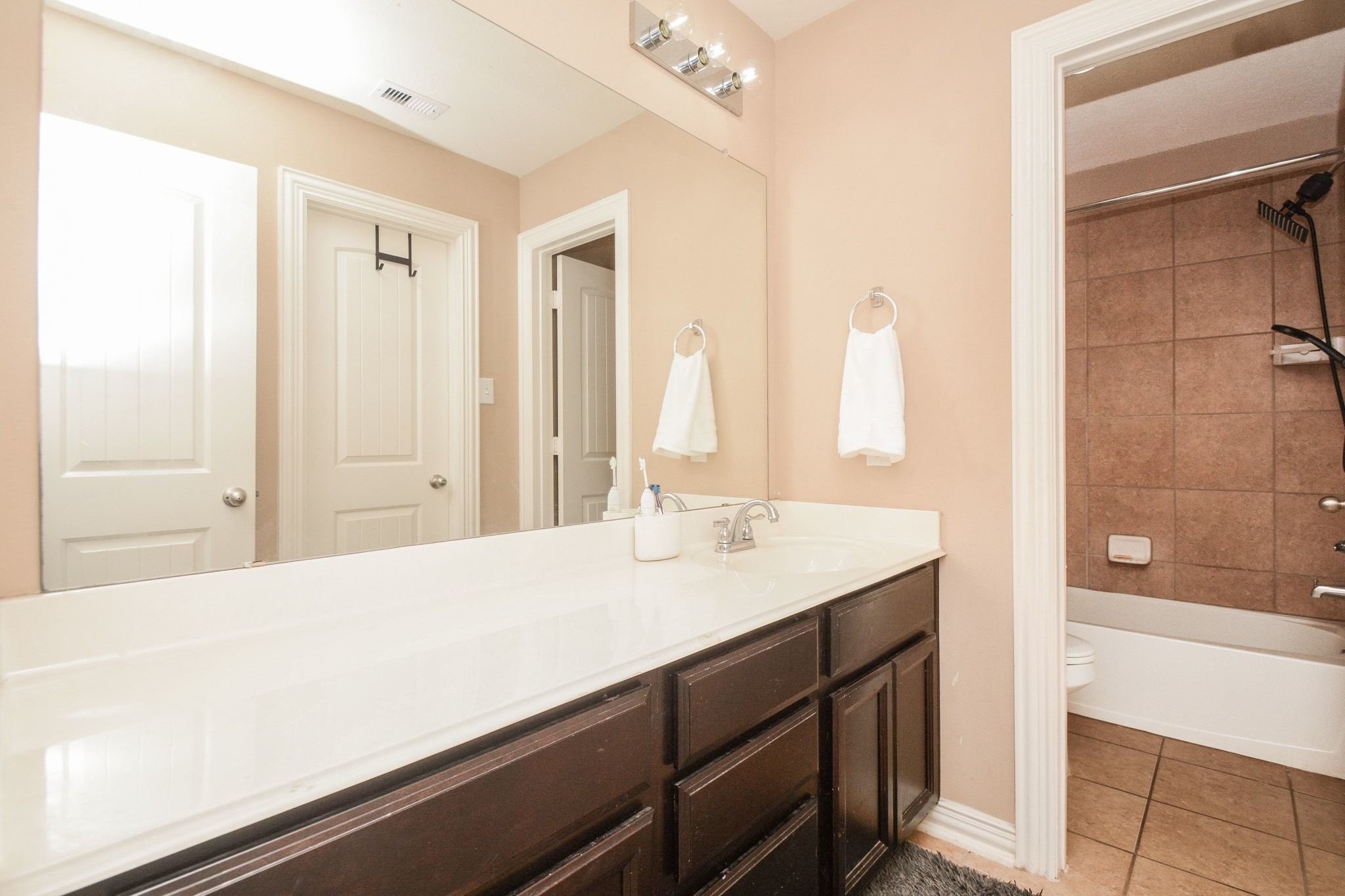 Secondary bedroom attached to Hollywood bath