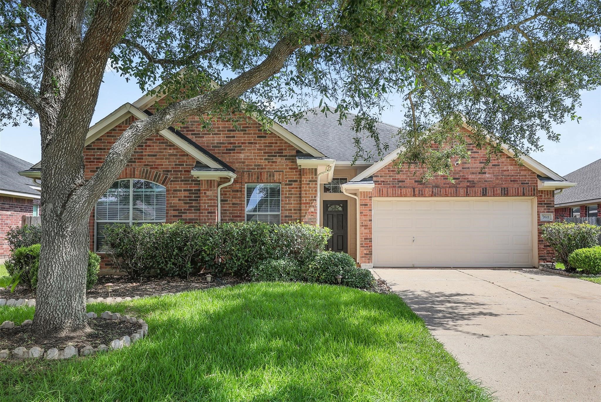 7611 Waterlilly Lane, Pearland, TX 77581