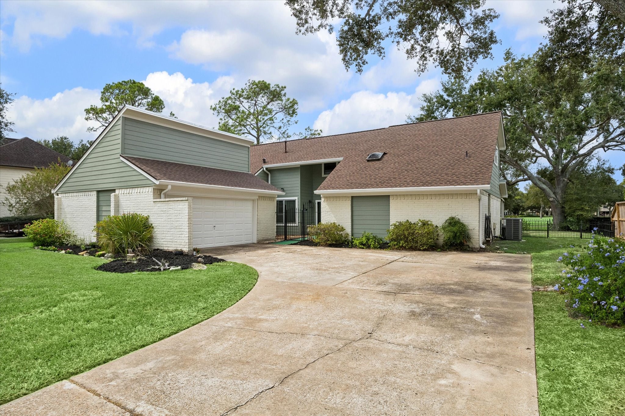 2218 Green Tee Drive Drive, Pearland, TX 77581