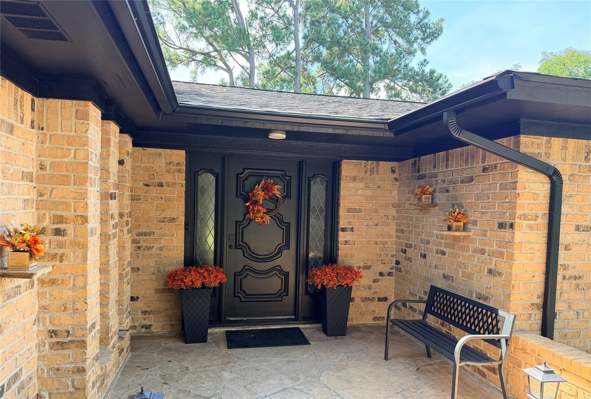 The cozy front porch has plenty of room to relax or decorate. The cozy front porch has plenty of room to relax or decorate.