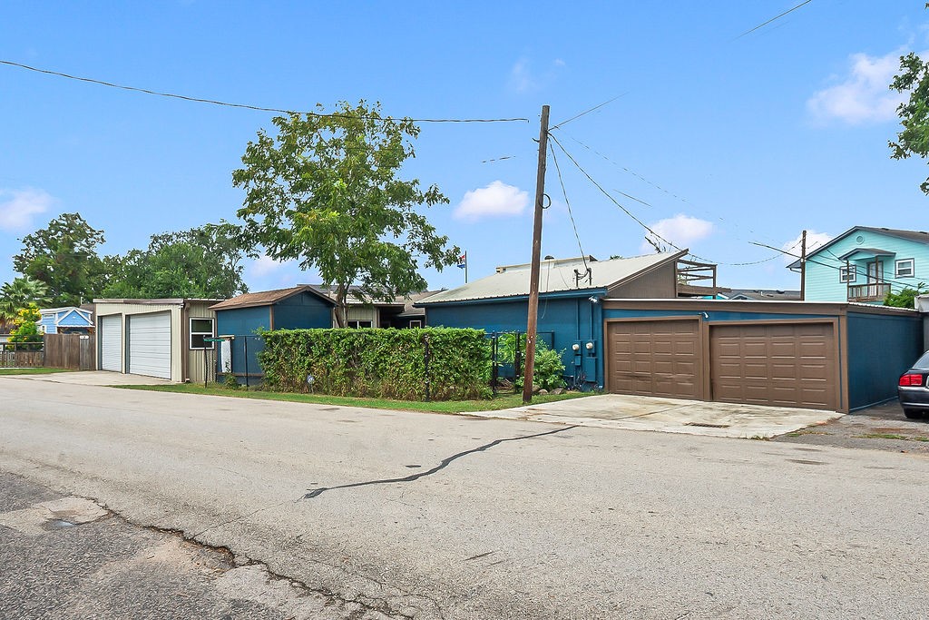 4415 W Bayshore Drive, Bacliff, TX 77518 4415 W Bayshore Drive, Bacliff, TX 77518