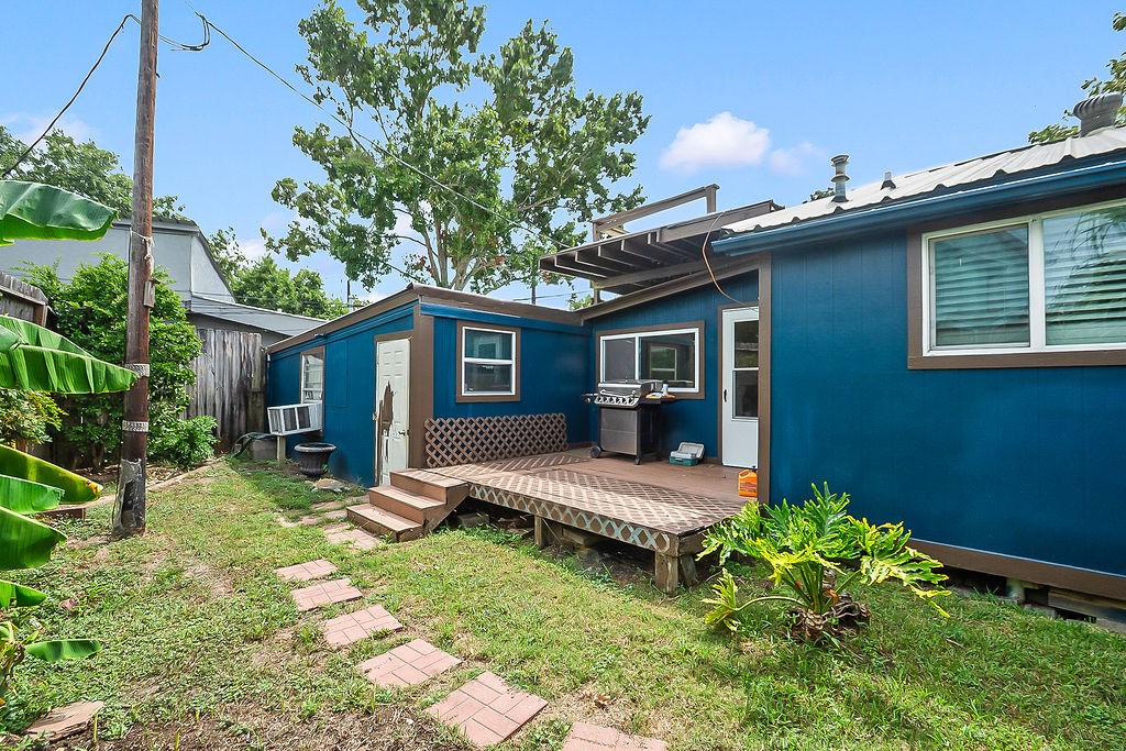4415 W Bayshore Drive, Bacliff, TX 77518