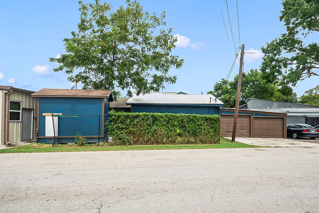 4415 W Bayshore Drive, Bacliff, TX 77518 4415 W Bayshore Drive, Bacliff, TX 77518