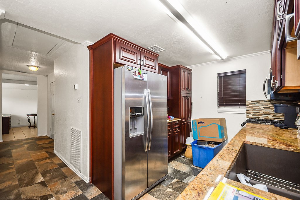 4415 W Bayshore Drive, Bacliff, TX 77518