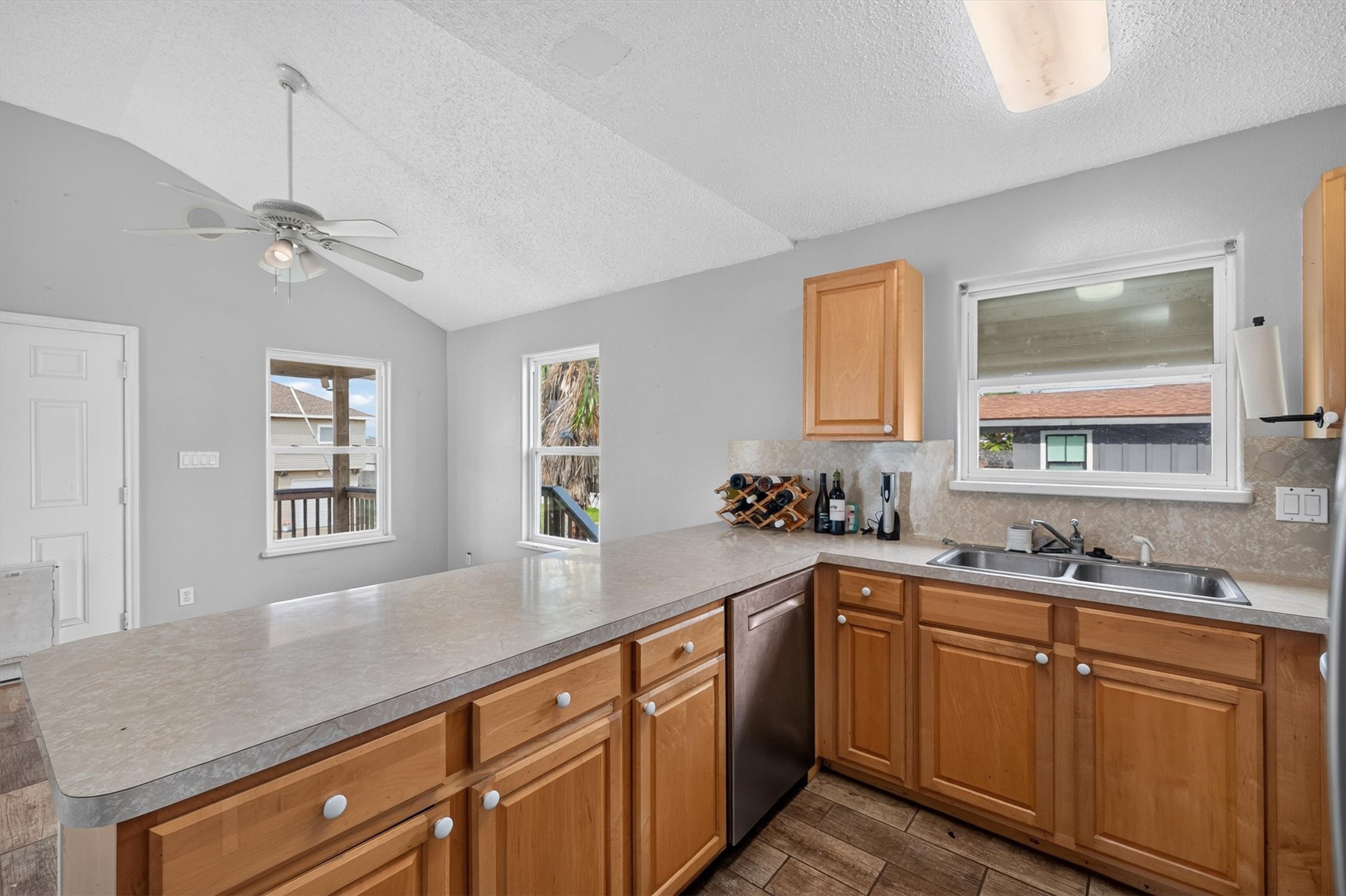 3931 Navarro Drive, Galveston, TX 77554